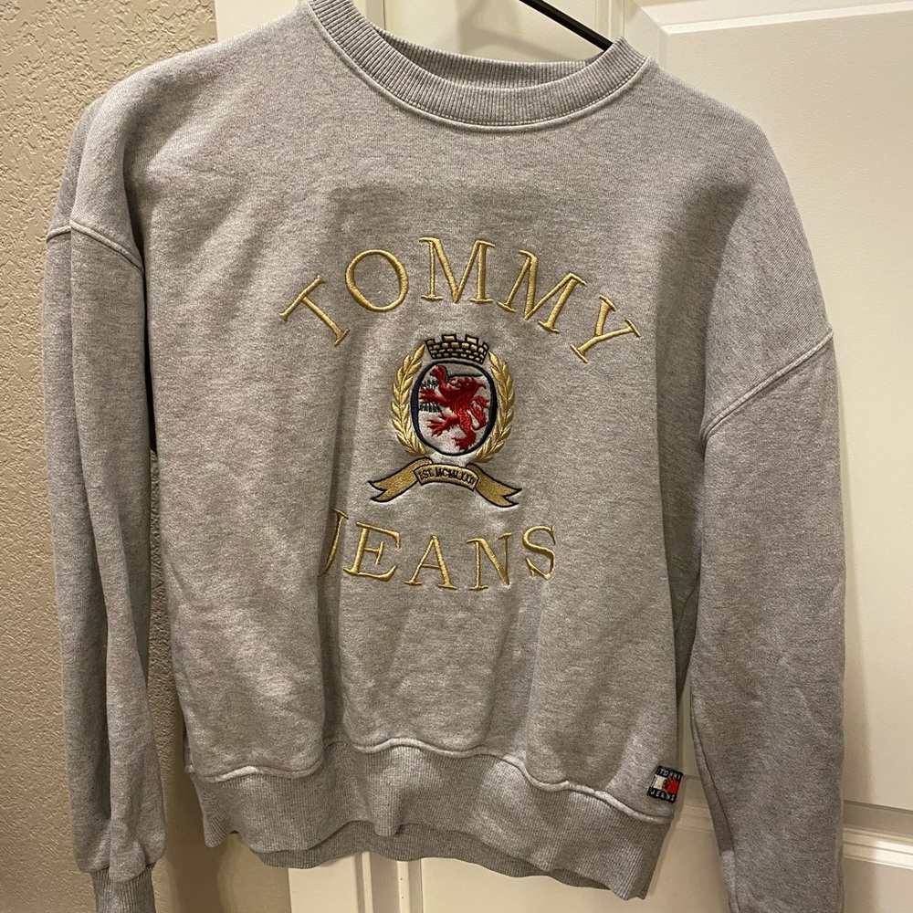 tommy jeans crewneck sweatshirt